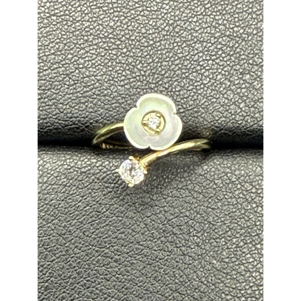 EUC Gold Sterling Silver Flower Ring Size 5 J19